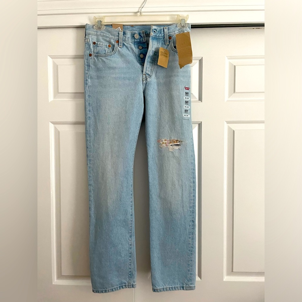 NWT LEVIS JEANS.